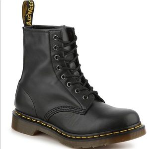Doc Martens size 7 black leather combat boot